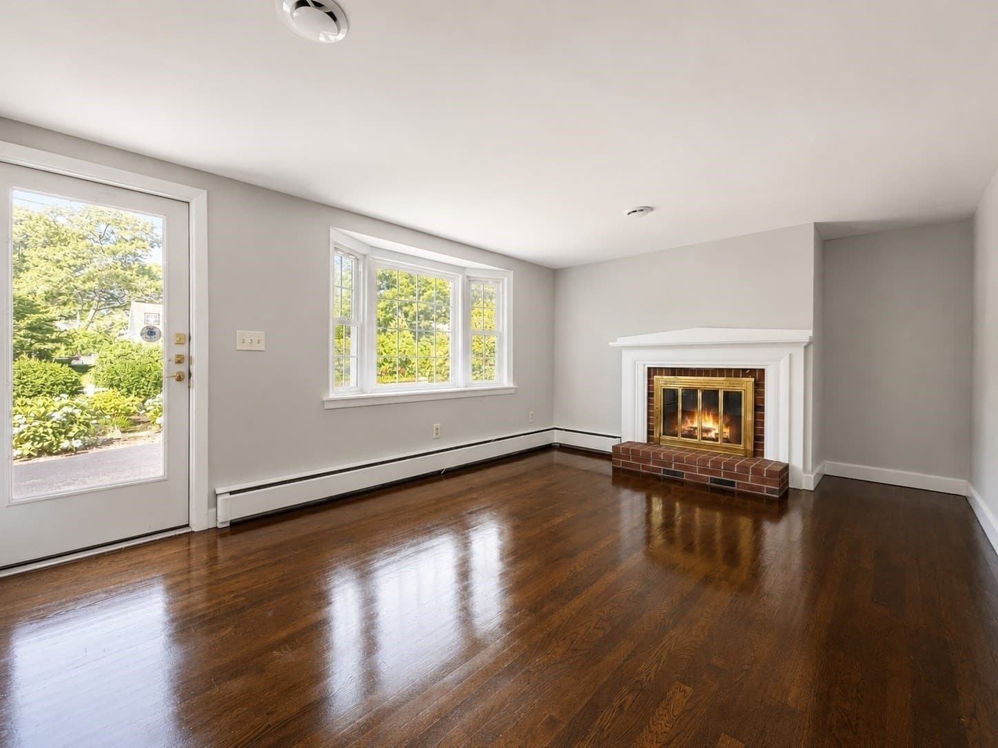 Single Family Residence at 84 Hinckley Cir, Barnstable MA 02655, photo 5 of 36