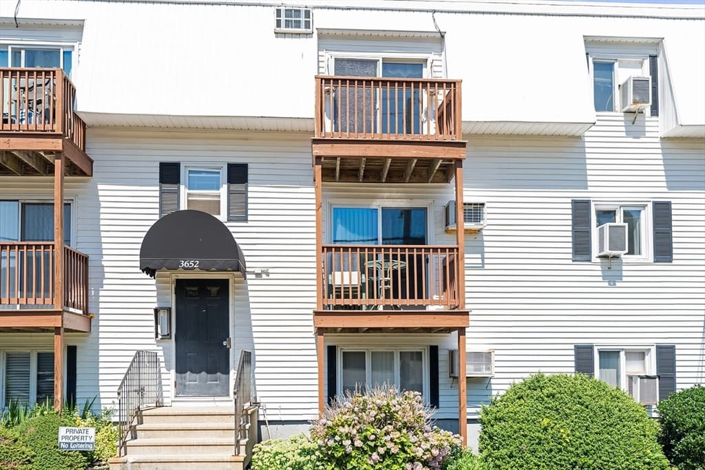 3652 N Main St # 10, Fall River MA 02720