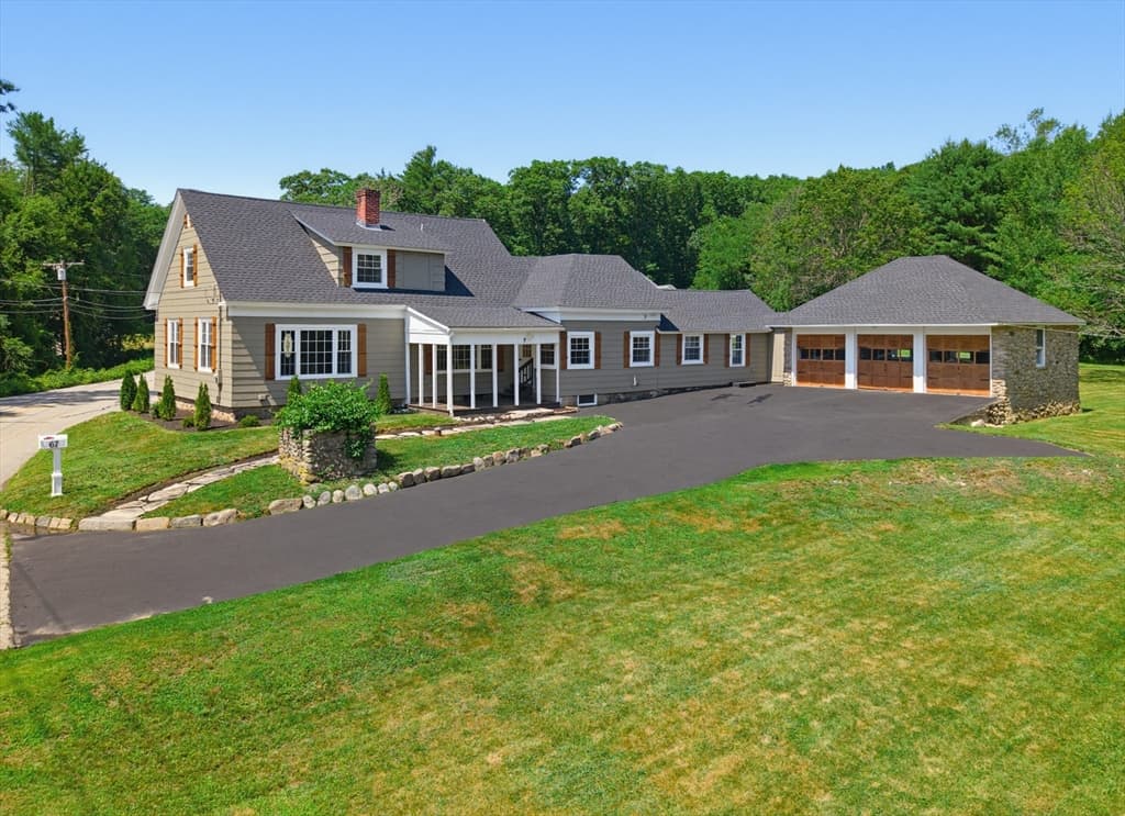 67 Lower Gore Rd, Webster MA 01570