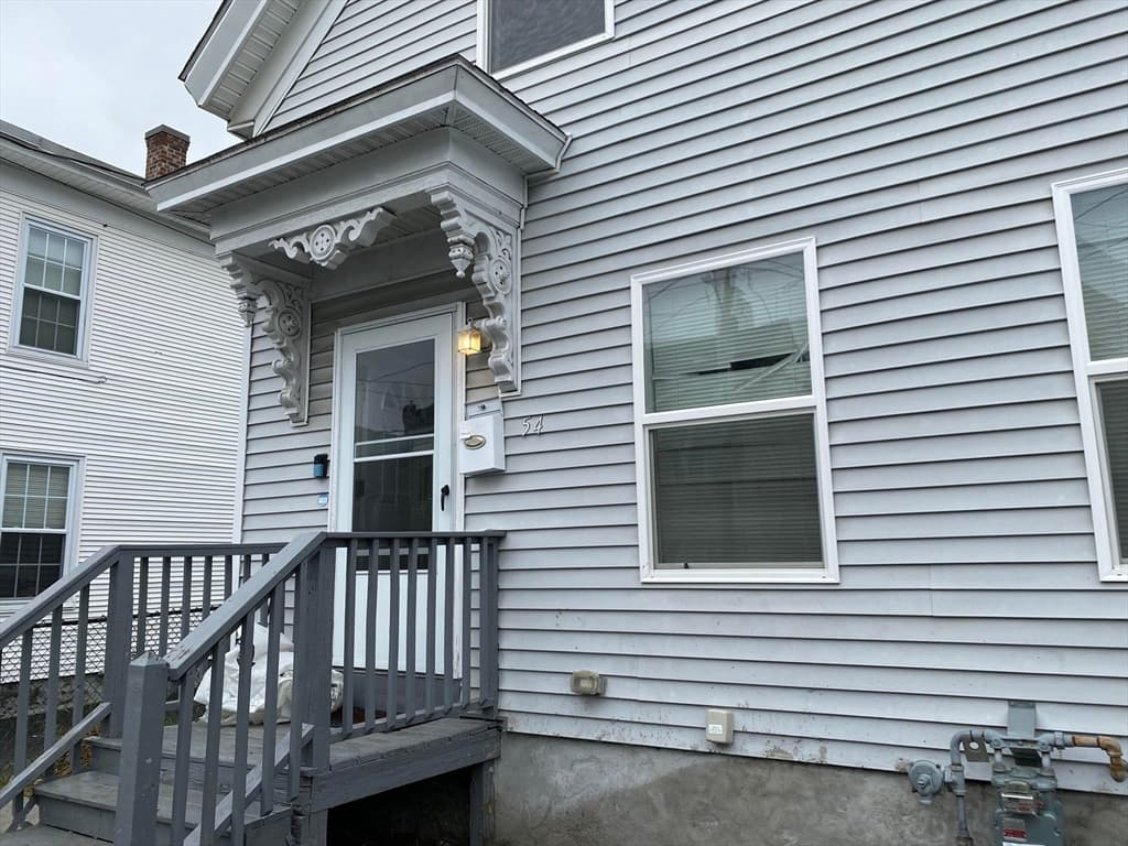 54 Pleasant St, Lowell MA 01852