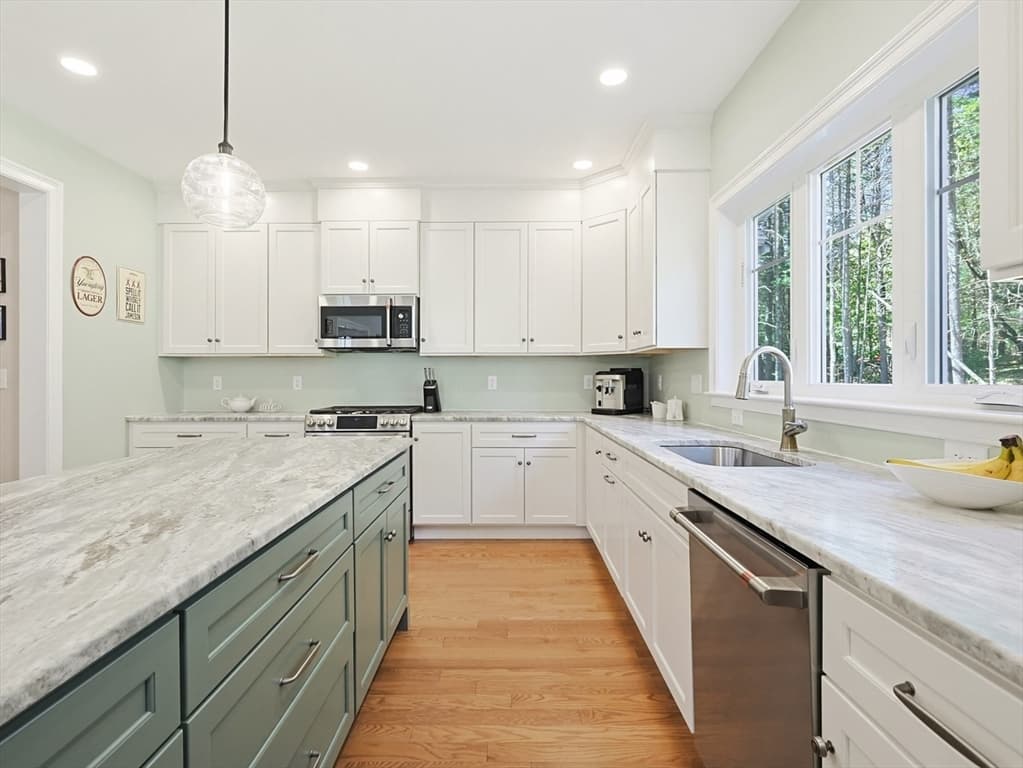 10 Homes Ave, Franklin MA 02038 photo 9