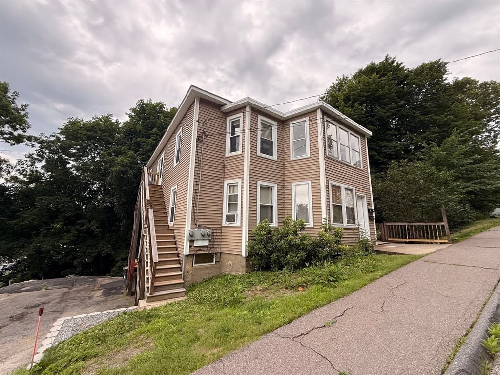 105 Grant St, Gardner MA 01440
