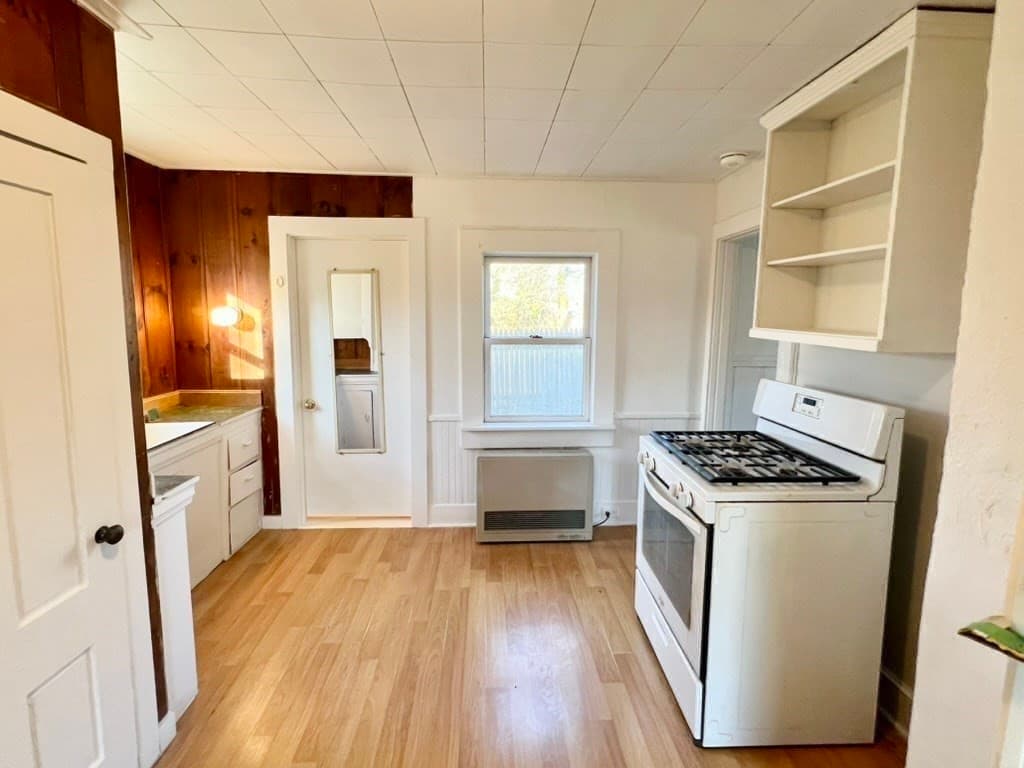 Single Family Residence at 26 Winthrop Ave, Oak Bluffs MA 02557, photo 17 of 28