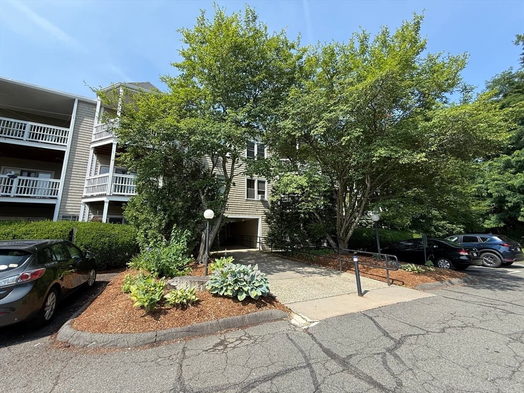 23 Randolph Place # 108, Northampton MA 01060