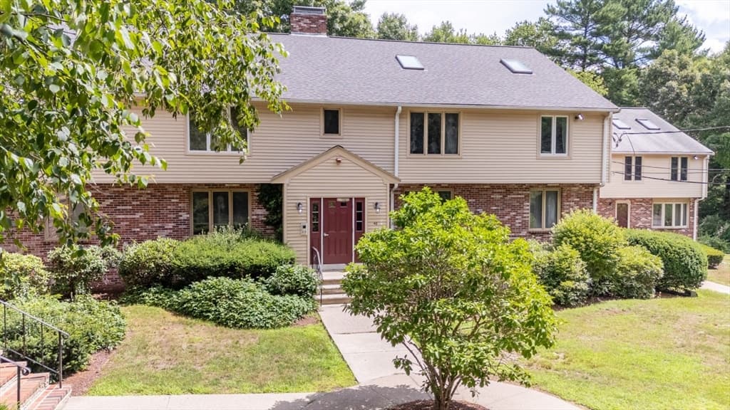 46 Pinebrook Ln # 3, Easton MA 02375