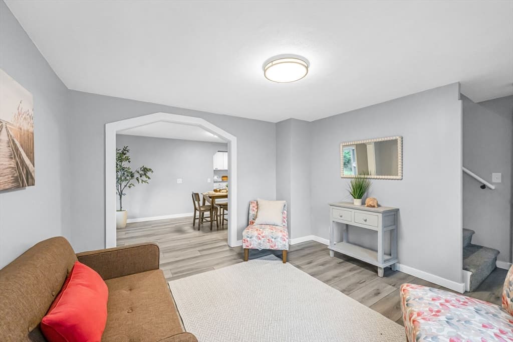 83 Rolf Ave, Chicopee MA 01020 photo 6