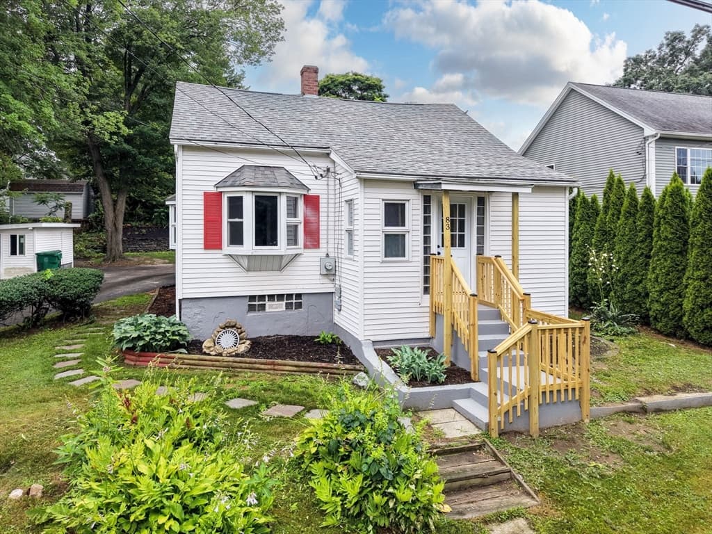 83 Rolf Ave, Chicopee MA 01020
