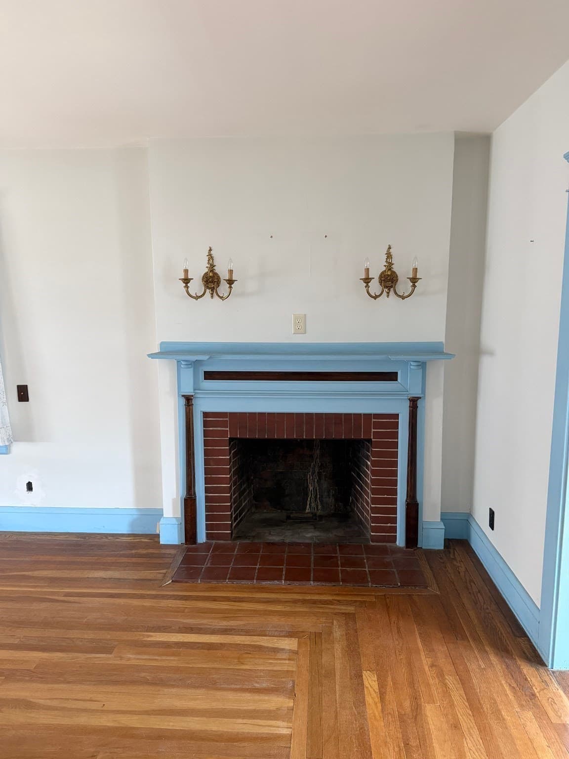 Single Family Residence at 130 Emerald St, Gardner MA 01440, photo 7 of 37