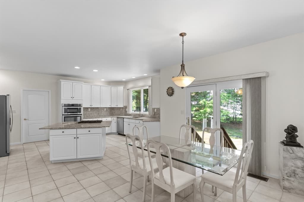 10 Hemingway St, Shrewsbury MA 01545 photo 12