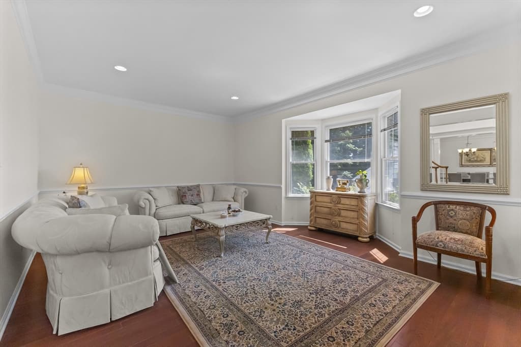 10 Hemingway St, Shrewsbury MA 01545 photo 5