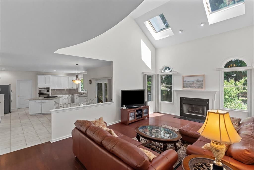 10 Hemingway St, Shrewsbury MA 01545 photo 9