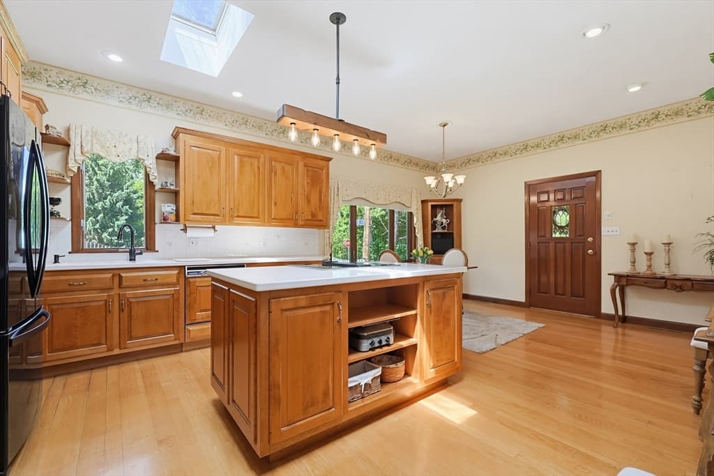 665 South St, Walpole MA 02081 photo 6
