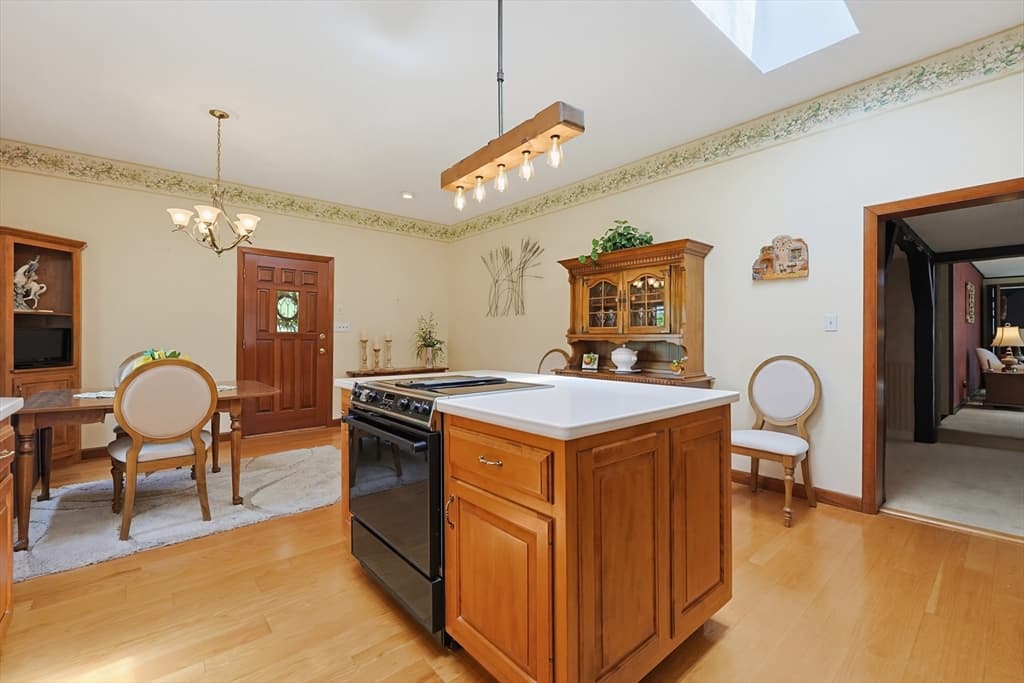 665 South St, Walpole MA 02081 photo 7