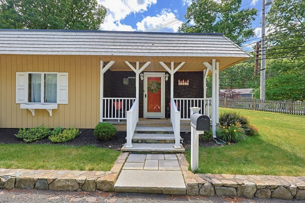 665 South St, Walpole MA 02081 photo 3