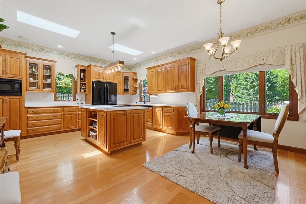 665 South St, Walpole MA 02081 photo 5