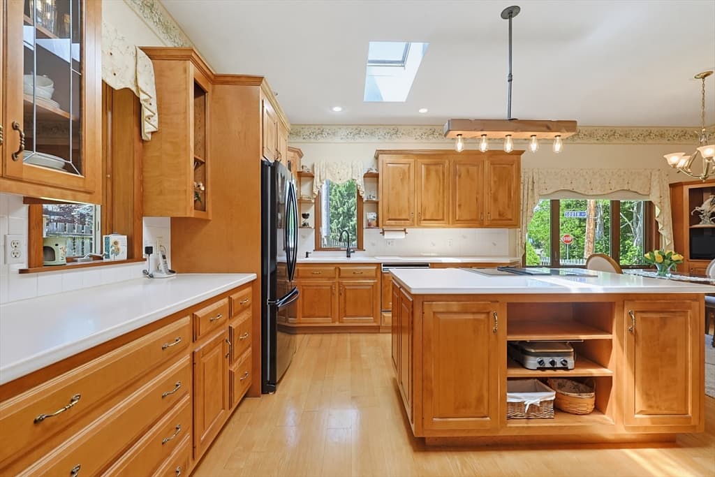 665 South St, Walpole MA 02081 photo 9