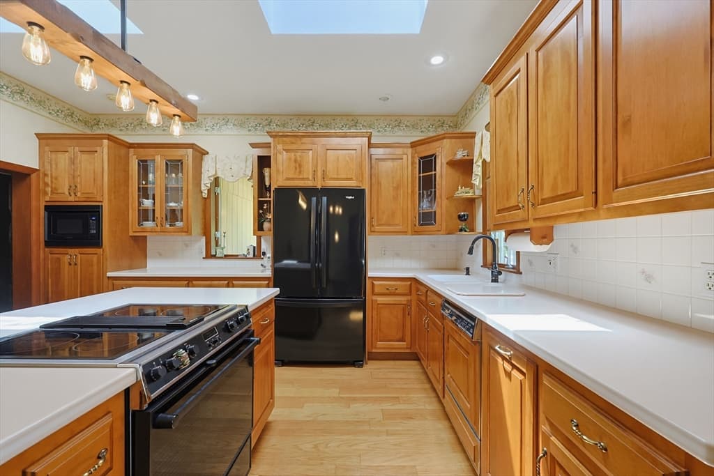 665 South St, Walpole MA 02081 photo 11