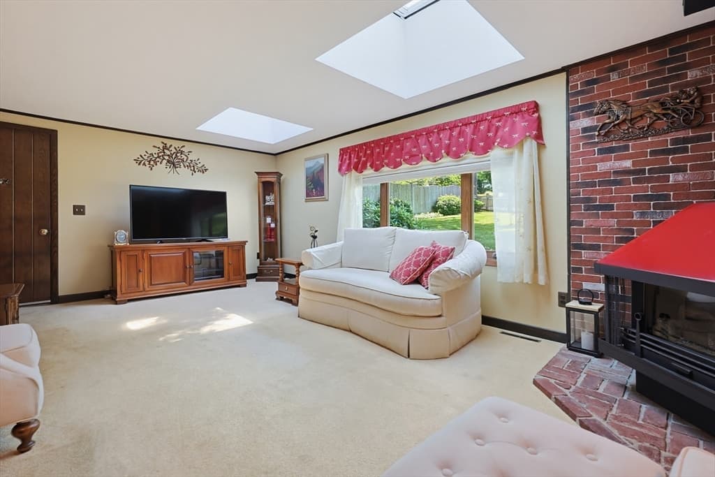 665 South St, Walpole MA 02081 photo 19