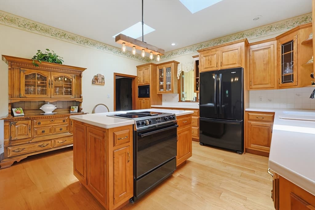 665 South St, Walpole MA 02081 photo 8