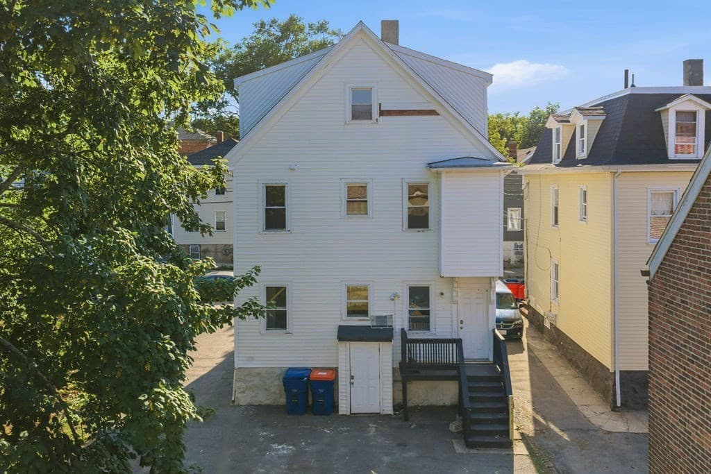 1272 Pleasant St, New Bedford MA 02740 photo 2