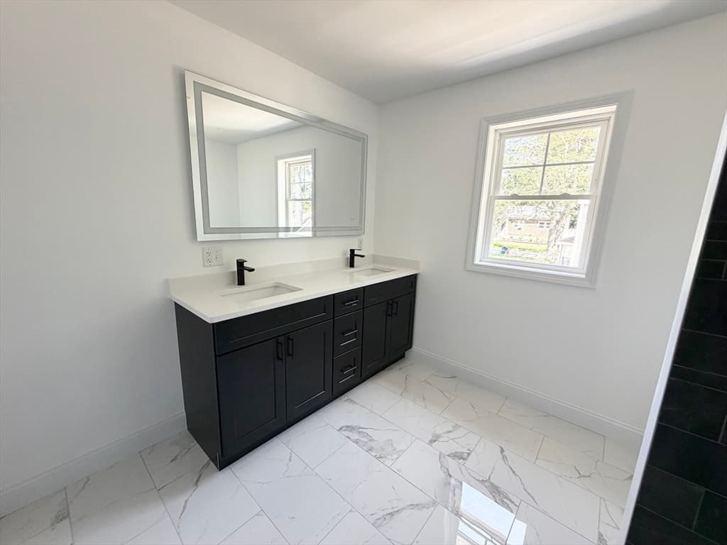 955 Crescent Street, New Bedford MA 02745 photo 12