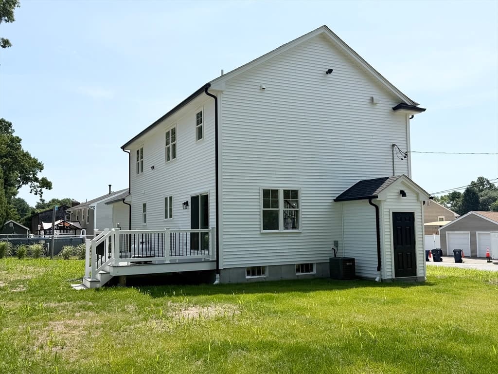 955 Crescent Street, New Bedford MA 02745 photo 3