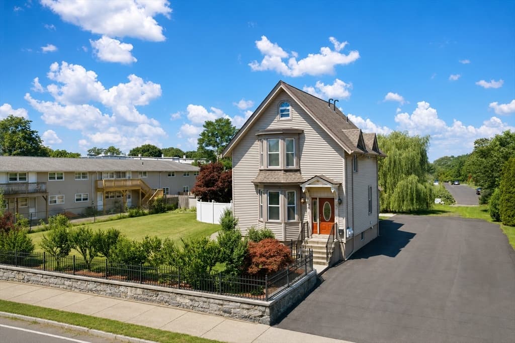 167 Center St, Ludlow MA 01056