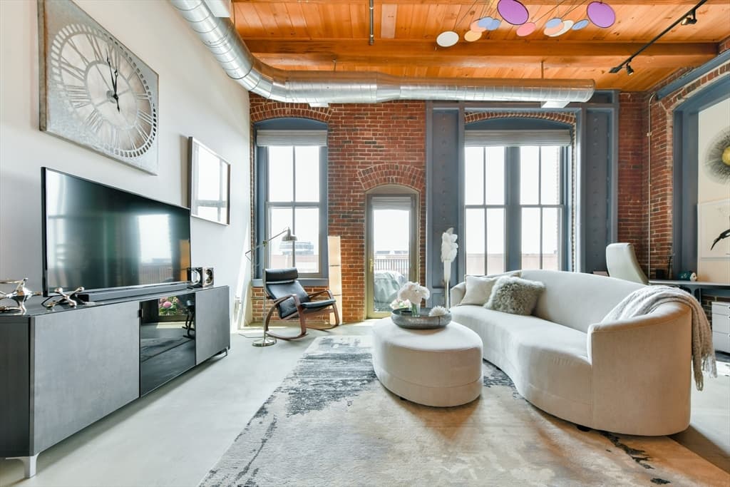 Condominium at 35 Channel Center St # 206, Boston MA 02210, Boston, photo 2 of 12