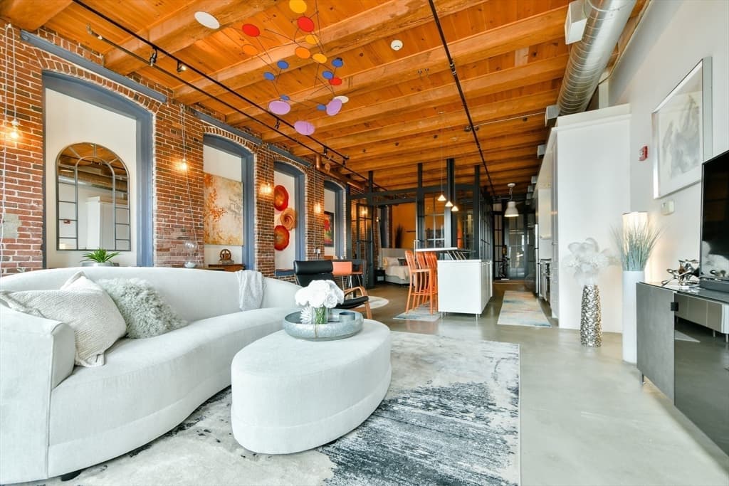 Condominium at 35 Channel Center St # 206, Boston MA 02210, Boston, photo 3 of 12
