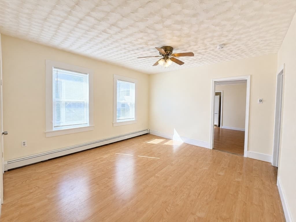 33 S Whipple St, Lowell MA 01852 photo 4
