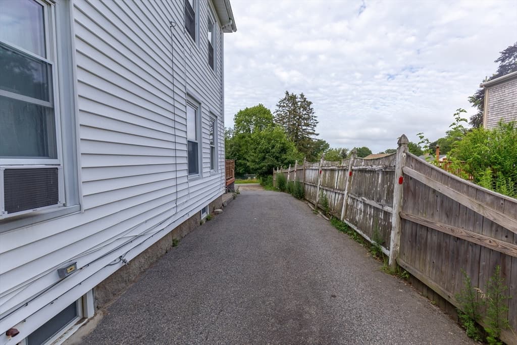 211 Court St, Plymouth MA 02360 photo 2