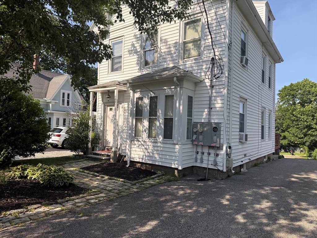 211 Court St, Plymouth MA 02360