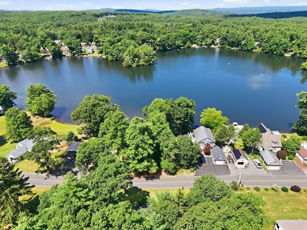 71 Beech St, Palmer MA 01069