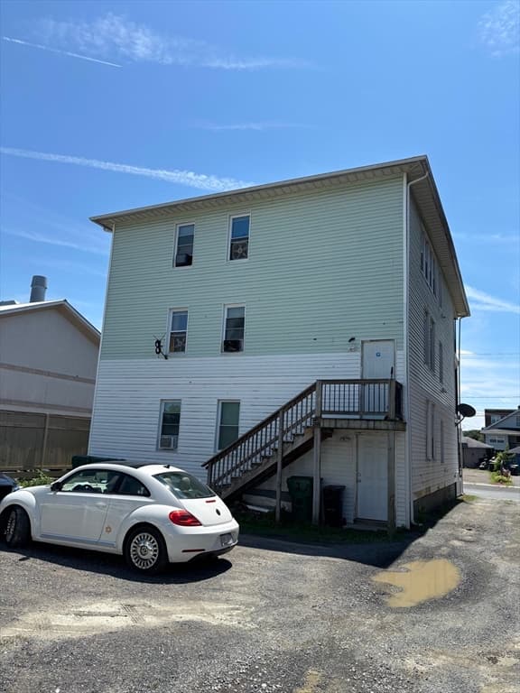 32 Nassau St, Chicopee MA 01013 photo 2