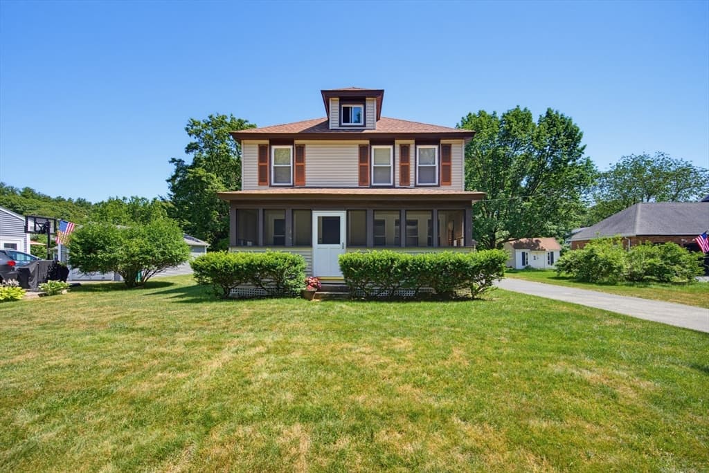 413 Goldthwaite Rd, Northbridge MA 01588