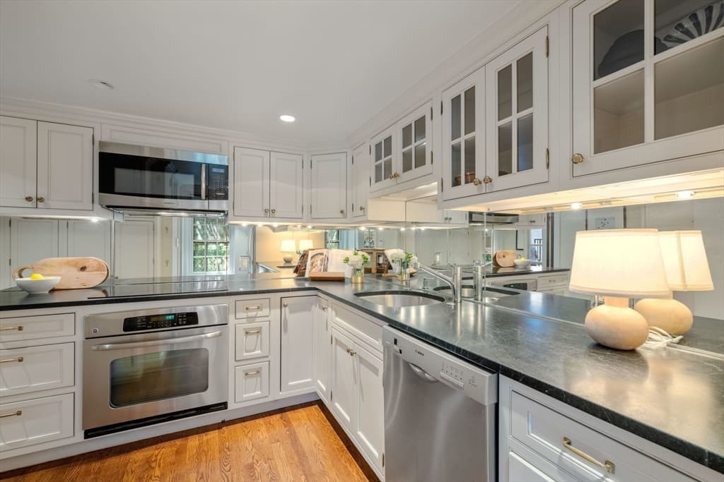 Condominium at 21 Walnut # M, Boston MA 02108, photo 10 of 21