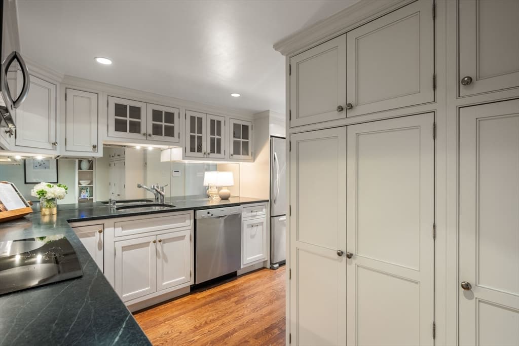 Condominium at 21 Walnut # M, Boston MA 02108, photo 11 of 21