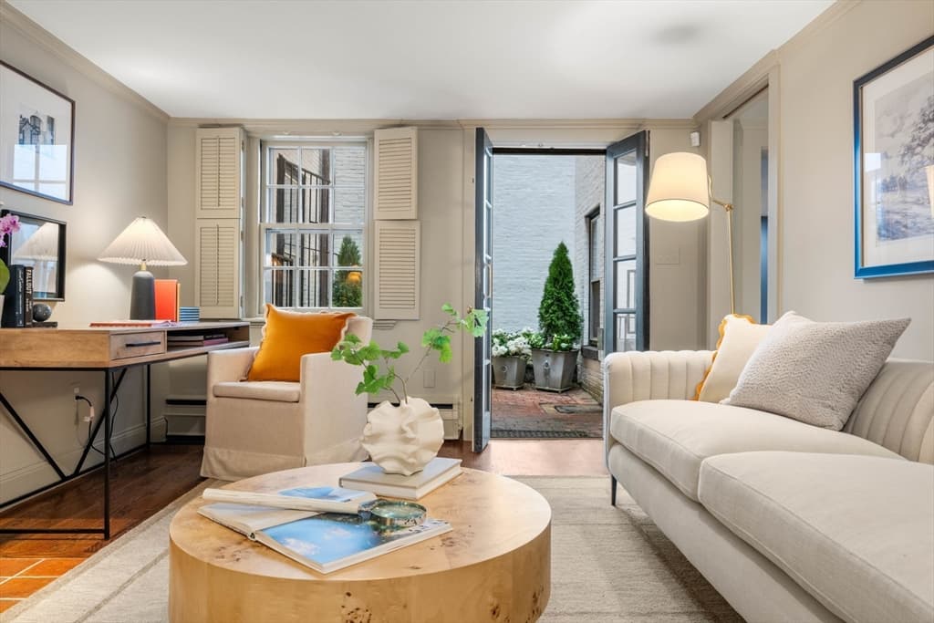 Condominium at 21 Walnut # M, Boston MA 02108, photo 4 of 21