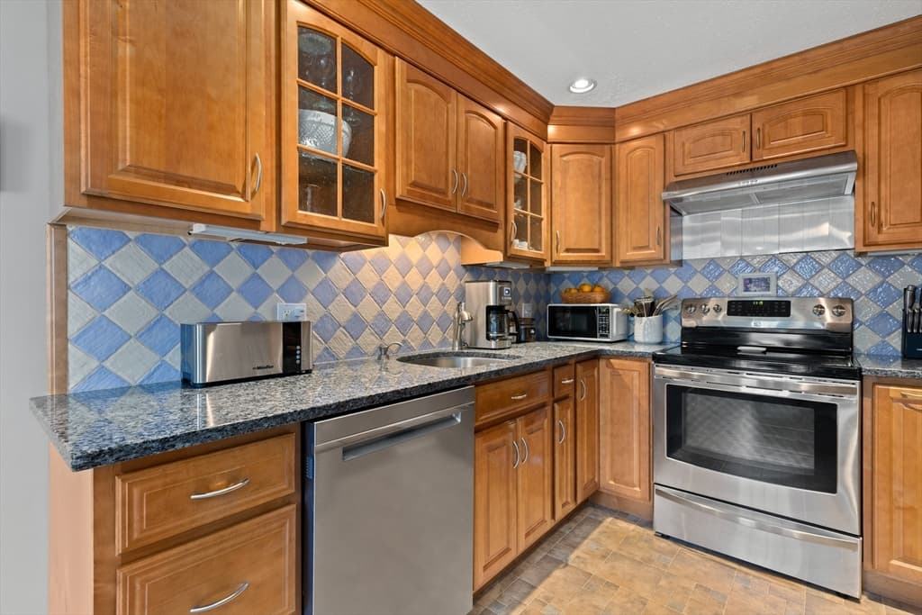 Condominium at 474 Twin Lakes Dr # 474, Halifax MA 02338, Halifax, photo 7 of 23
