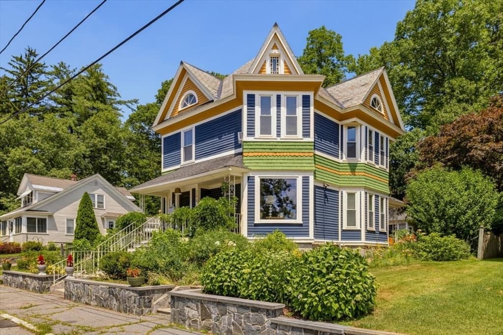 294 Wentworth Ave, Lowell MA 01852 photo 2