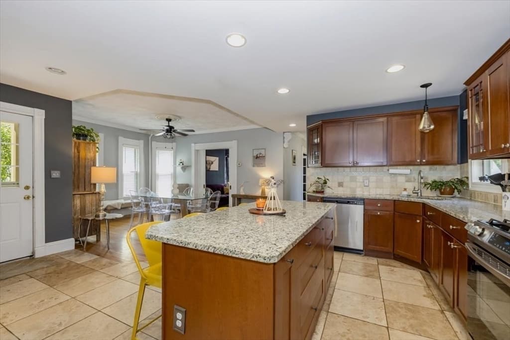 294 Wentworth Ave, Lowell MA 01852 photo 8