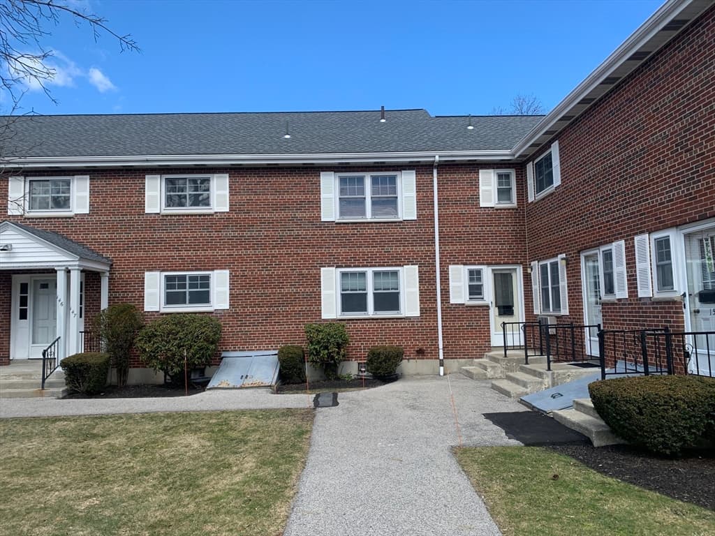 145 Emerson Gardens Rd # 145, Lexington MA 02420 photo 3