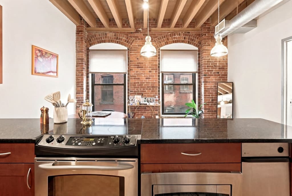 Condominium at 111 Beach St # 3B, Boston MA 02111, Boston, photo 2 of 32