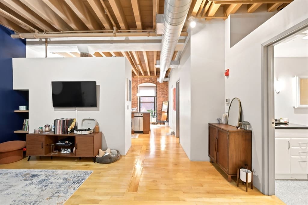 Condominium at 111 Beach St # 3B, Boston MA 02111, Boston, photo 6 of 32