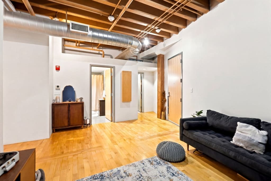 Condominium at 111 Beach St # 3B, Boston MA 02111, Boston, photo 7 of 32