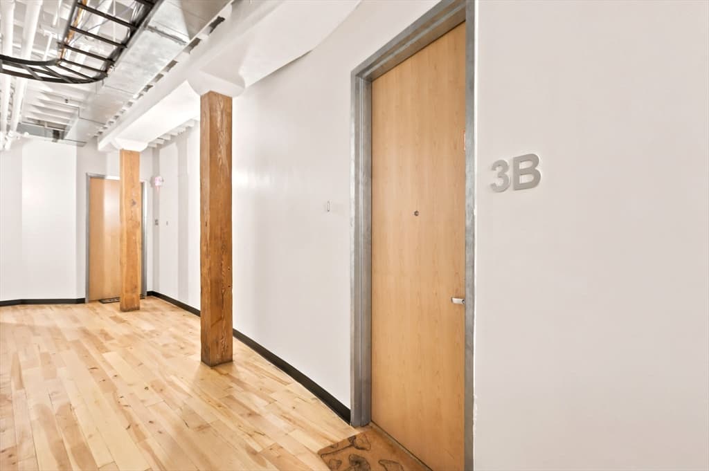 Condominium at 111 Beach St # 3B, Boston MA 02111, Boston, photo 3 of 32