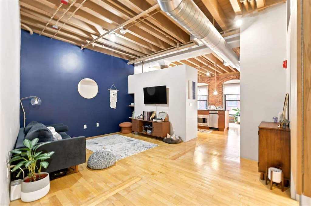 Condominium at 111 Beach St # 3B, Boston MA 02111, Boston, photo 5 of 32