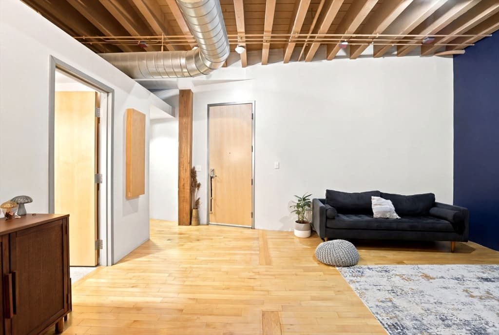 Condominium at 111 Beach St # 3B, Boston MA 02111, Boston, photo 9 of 32
