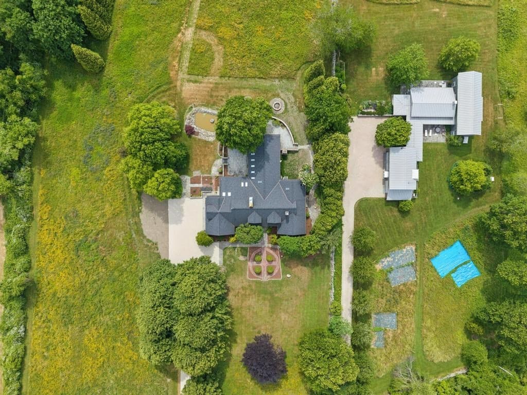 683 Neck Road, Tiverton RI 02878 photo 3