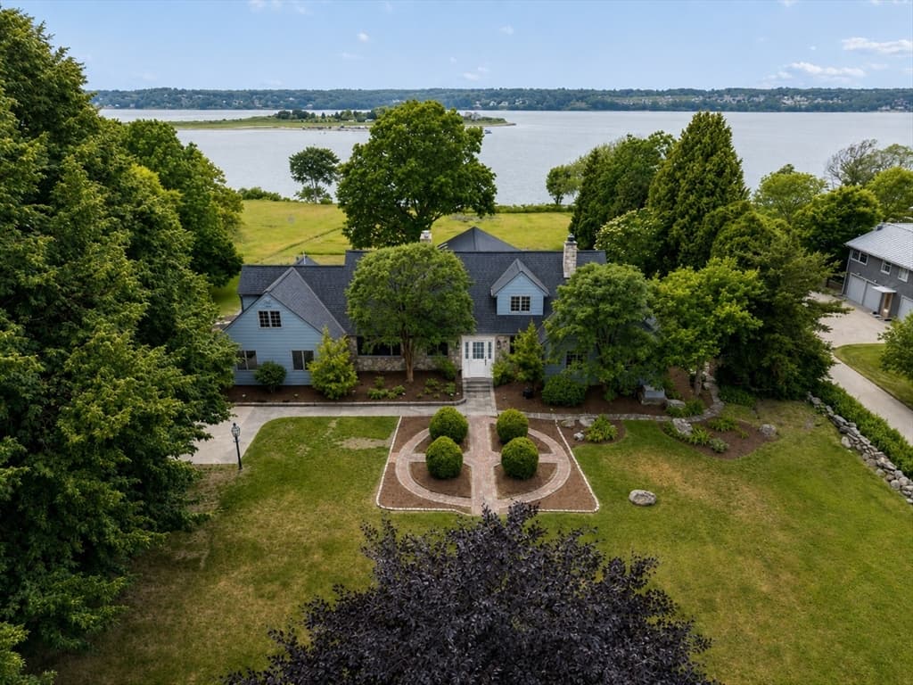 683 Neck Road, Tiverton RI 02878